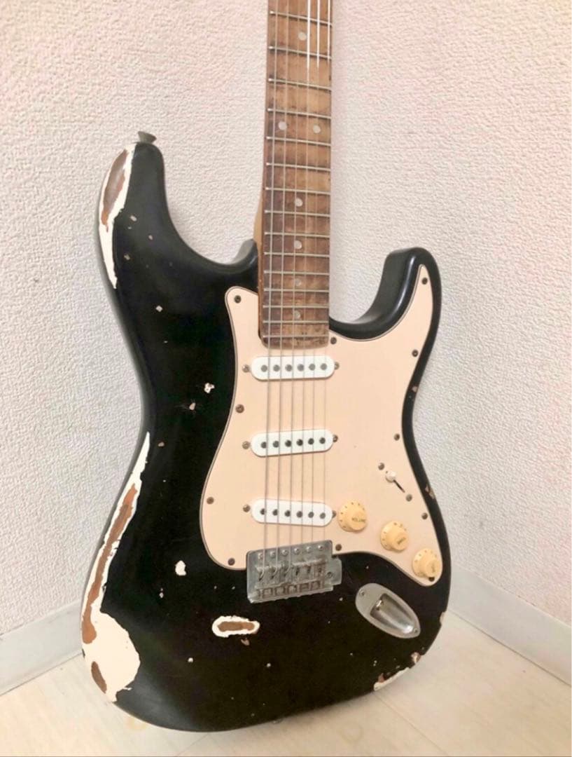 激シブ！レリック加工のヴィンテージ風ストラット￼タイプエレキギター
