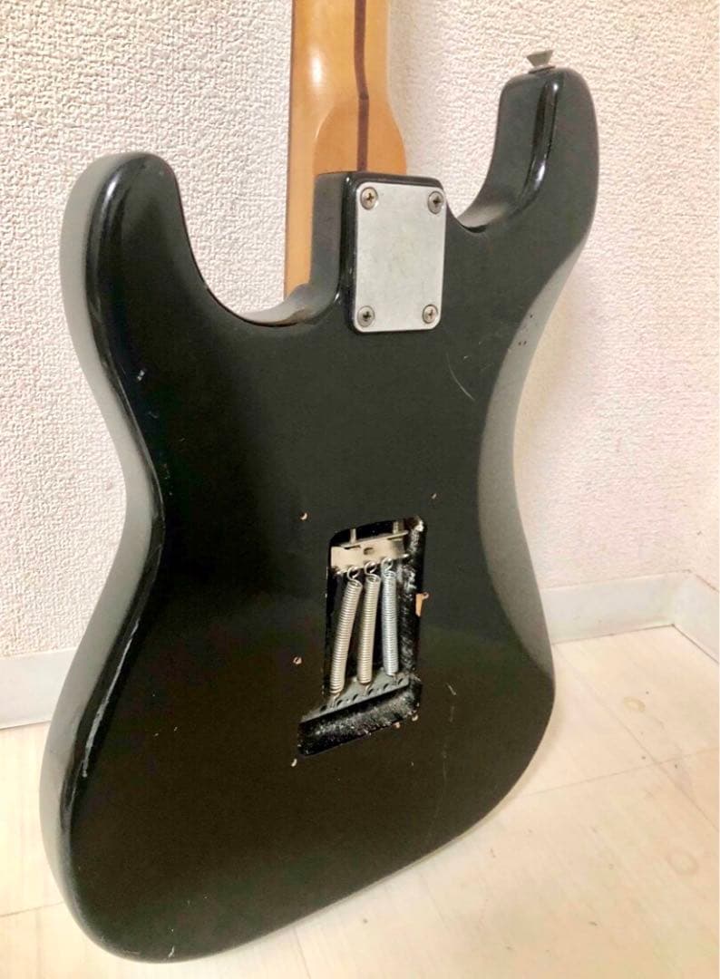 激シブ！レリック加工のヴィンテージ風ストラット￼タイプエレキギター