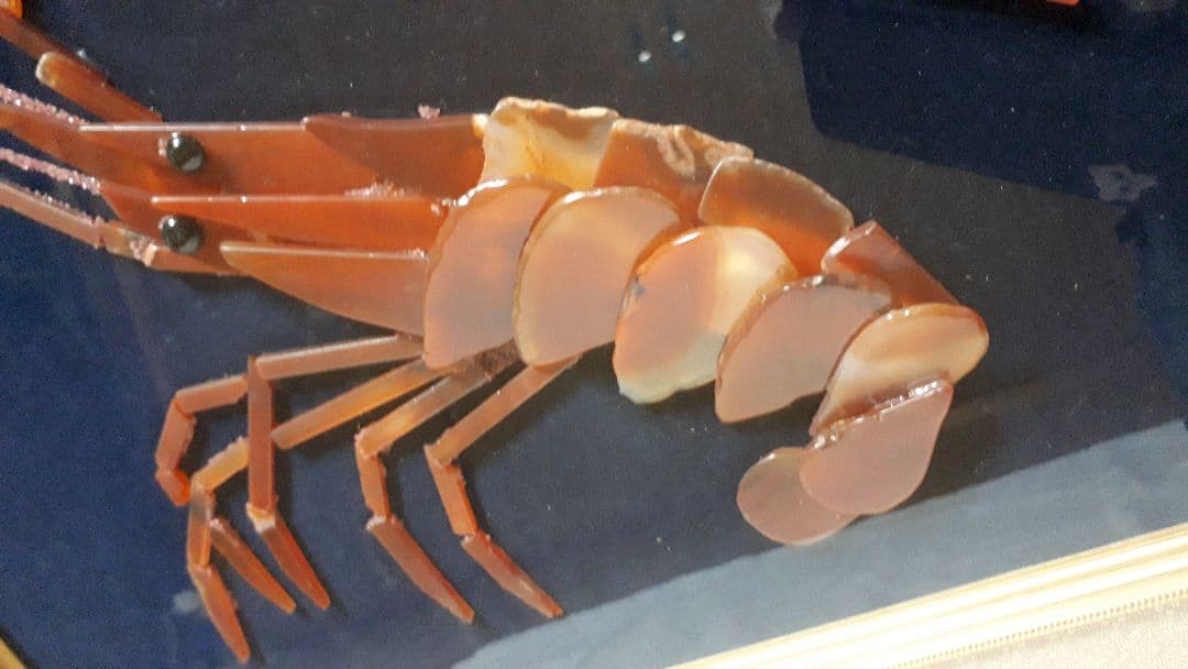 中国 黄釉 刻神獣纏枝花弁文 長顎瓶 在銘 V 7128A