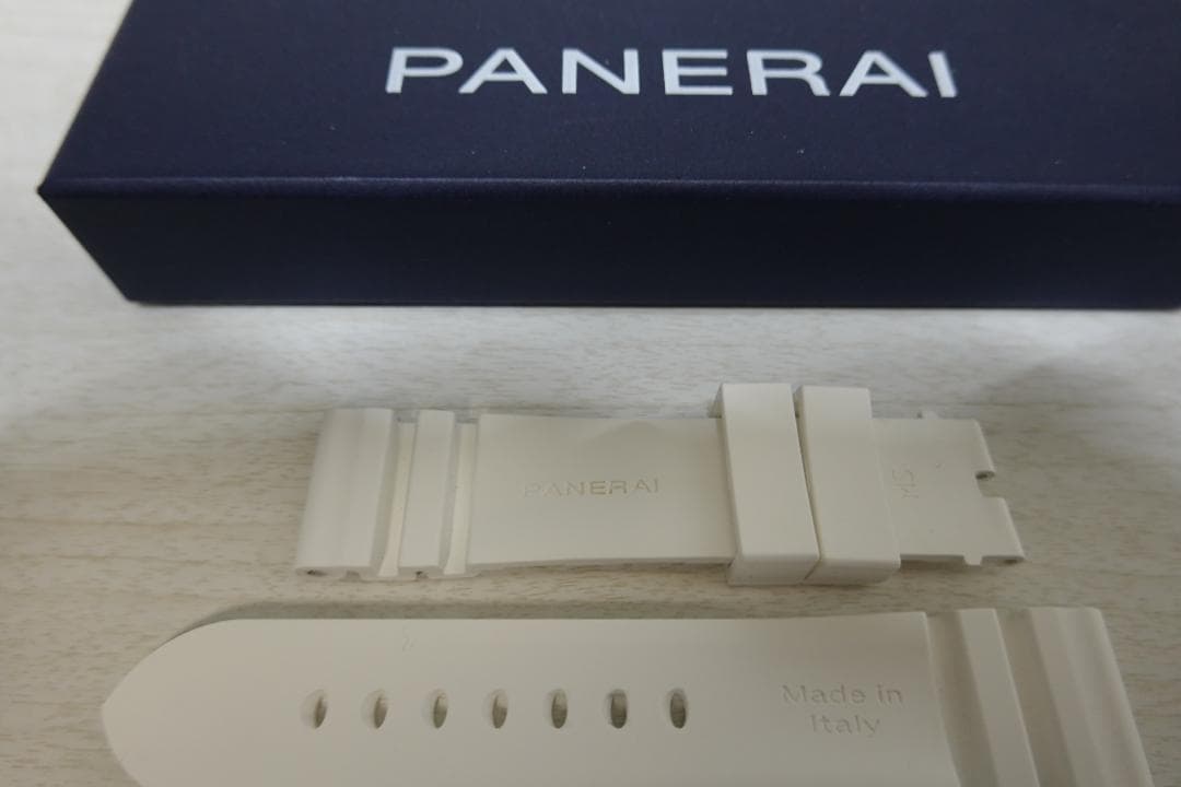 純正　PANERAI　パネライベルト、ストラップ　ラバー　ホワイト