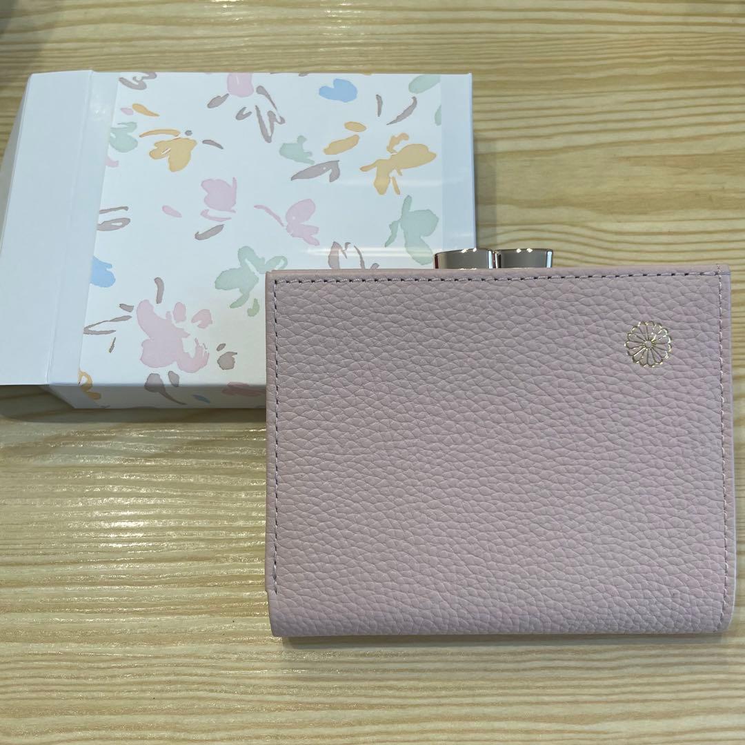 皇居 限定品 二つ折り財布 がま口財布 ピンクベージュ 本革製品 菊の御紋