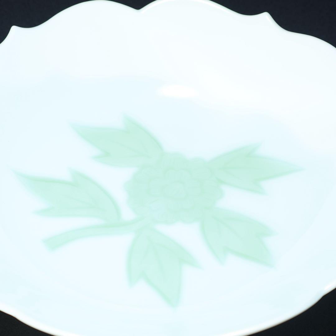 人間国宝 井上萬二 白磁緑釉牡丹彫文 鉢 菓子器 共箱