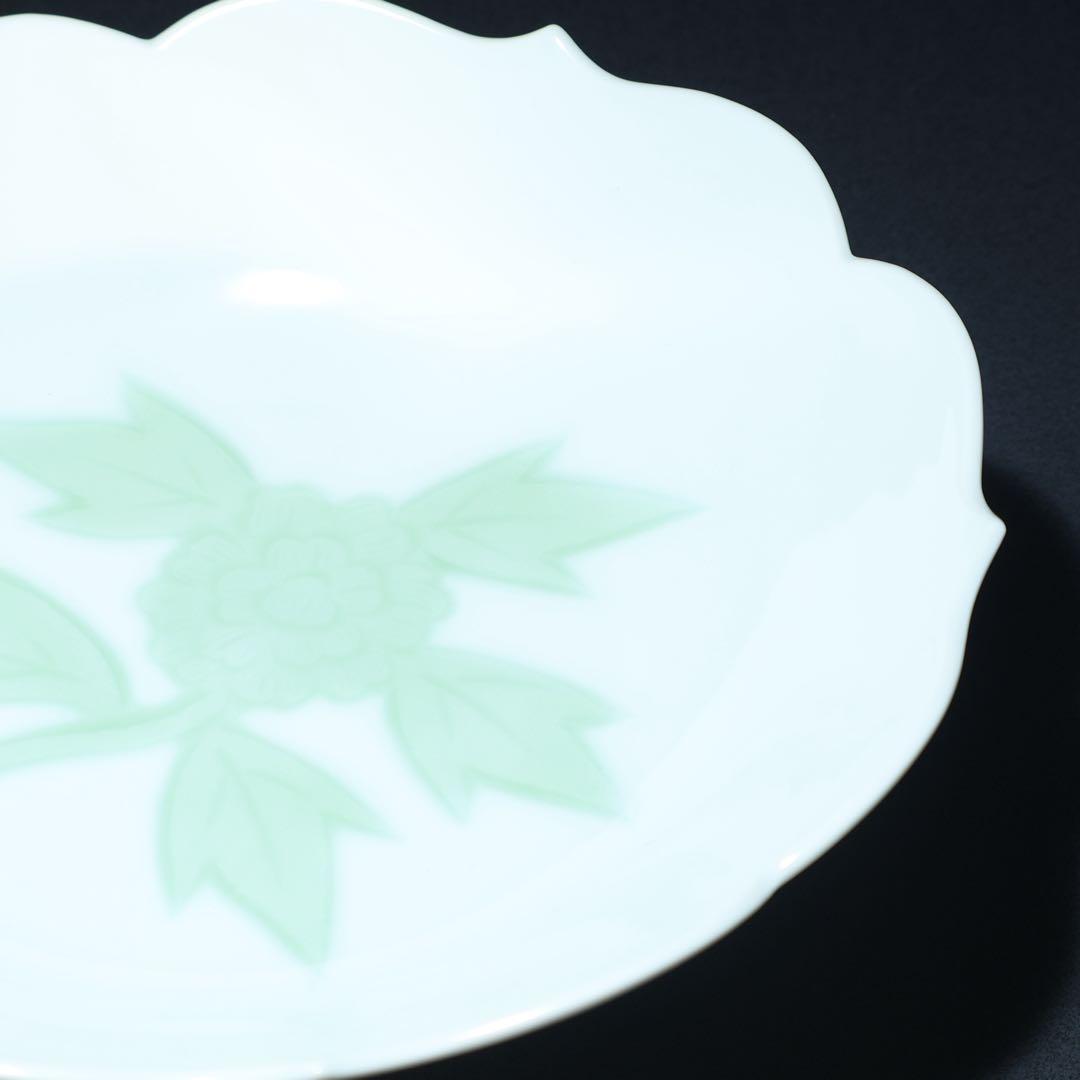 人間国宝 井上萬二 白磁緑釉牡丹彫文　鉢　菓子器　共箱　R1525ダN2