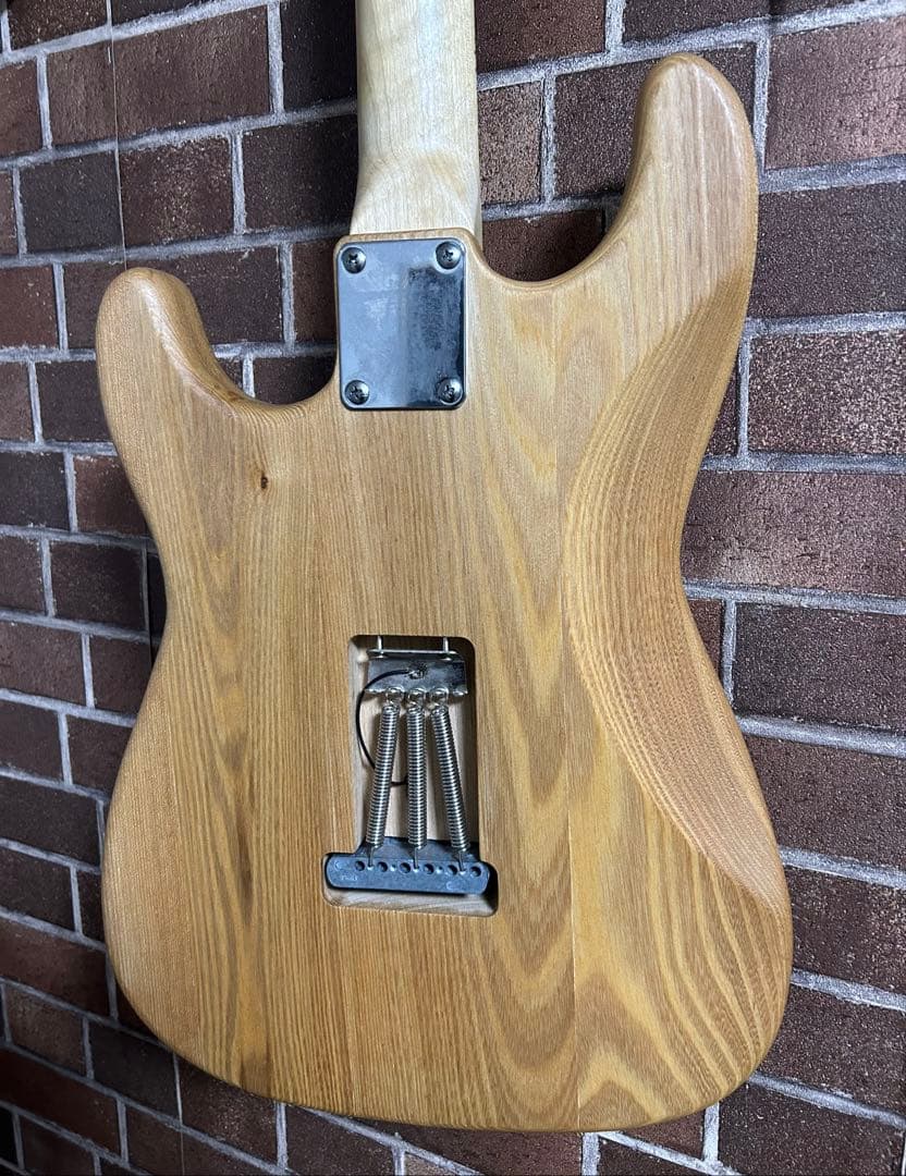 r*1様 メーカー不明　ストラトタイプ　エレキギター リバースヘッド仕様