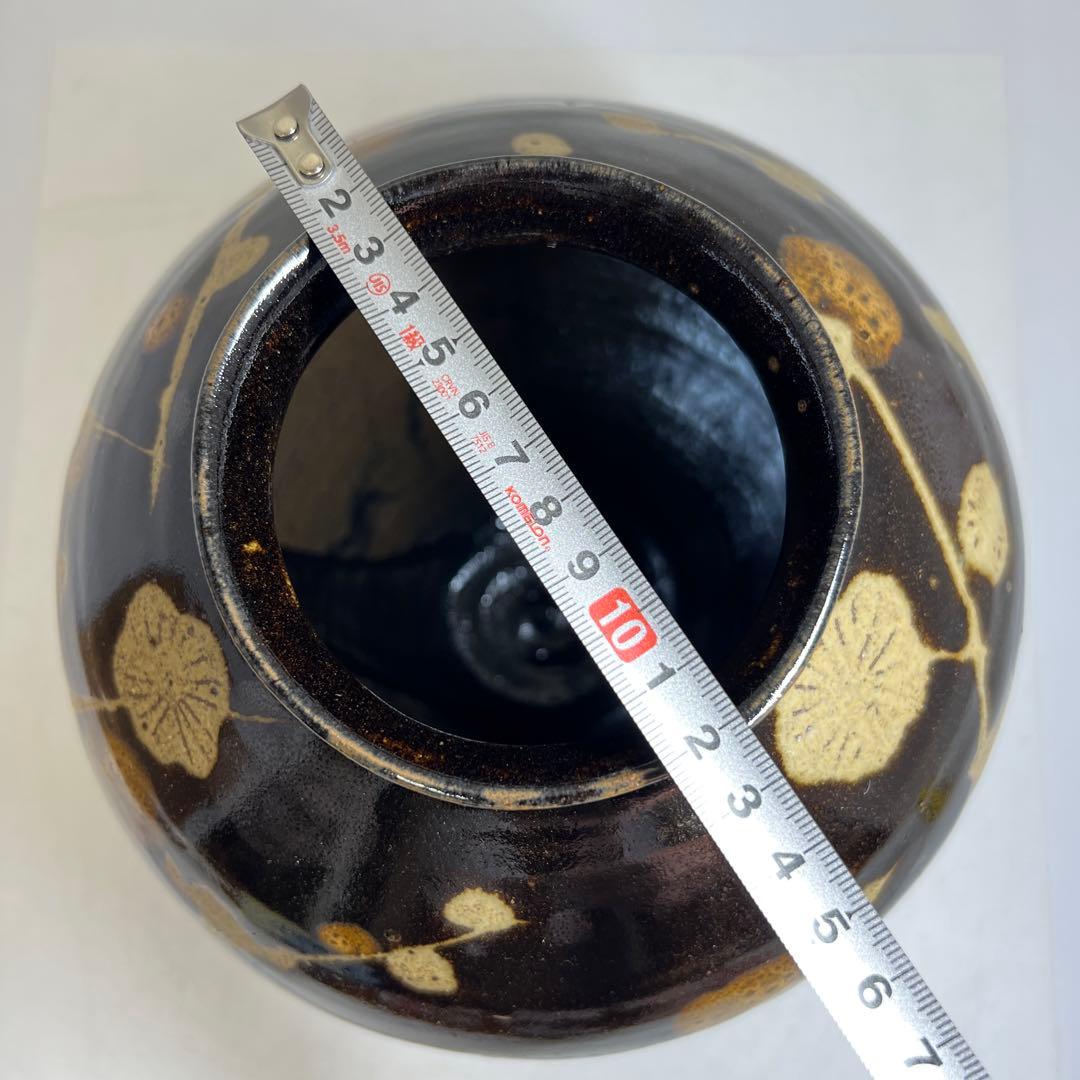伊藤麻沙人　黒釉梅絵壺　共箱　高さ約22.5㎝　東Y7-0804①