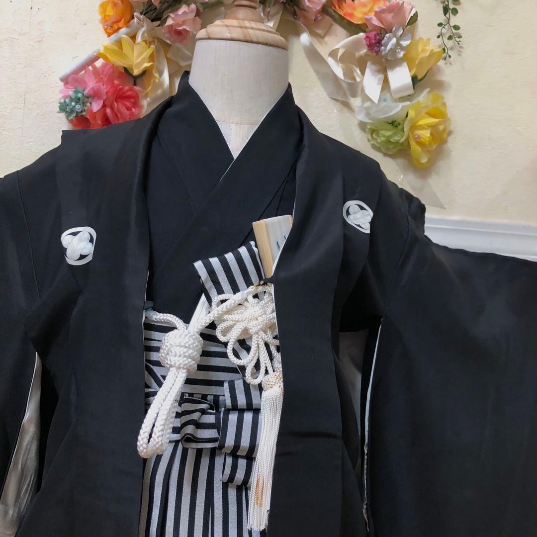 七五三着物五歳‼️完全フルセット‼️黒紋付格上アンサンブル‼️縞人気袴⭐︎日本男子逸品