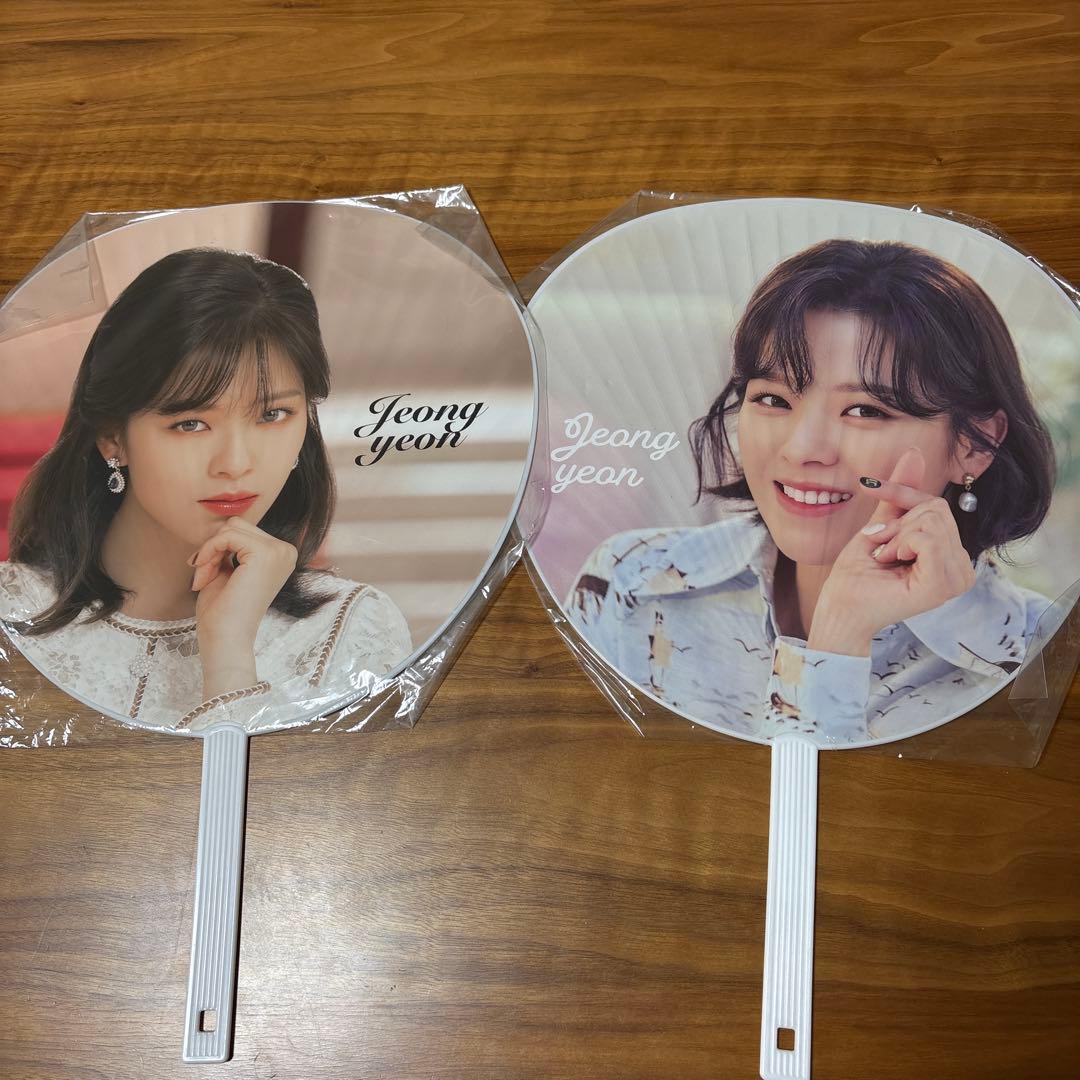 TWICE ジョンヨン うちわ 2枚セット - メルカリ