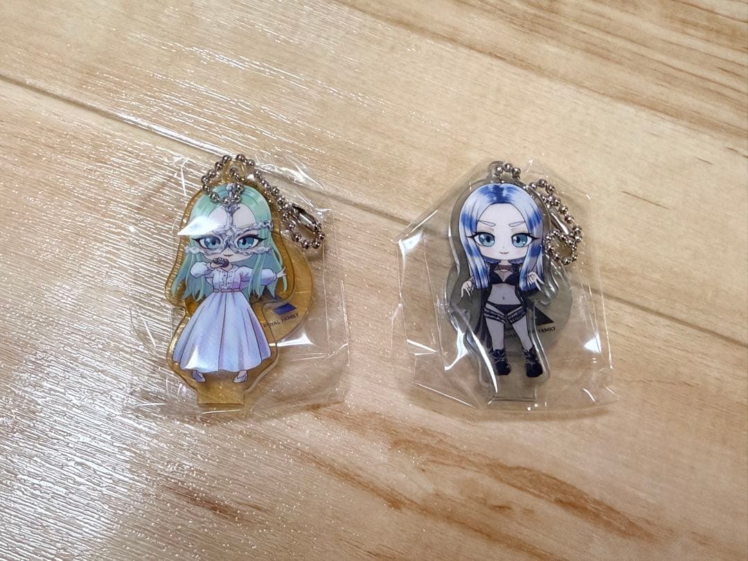 ちゃんみな アクリルスタンドキーホルダー - メルカリ