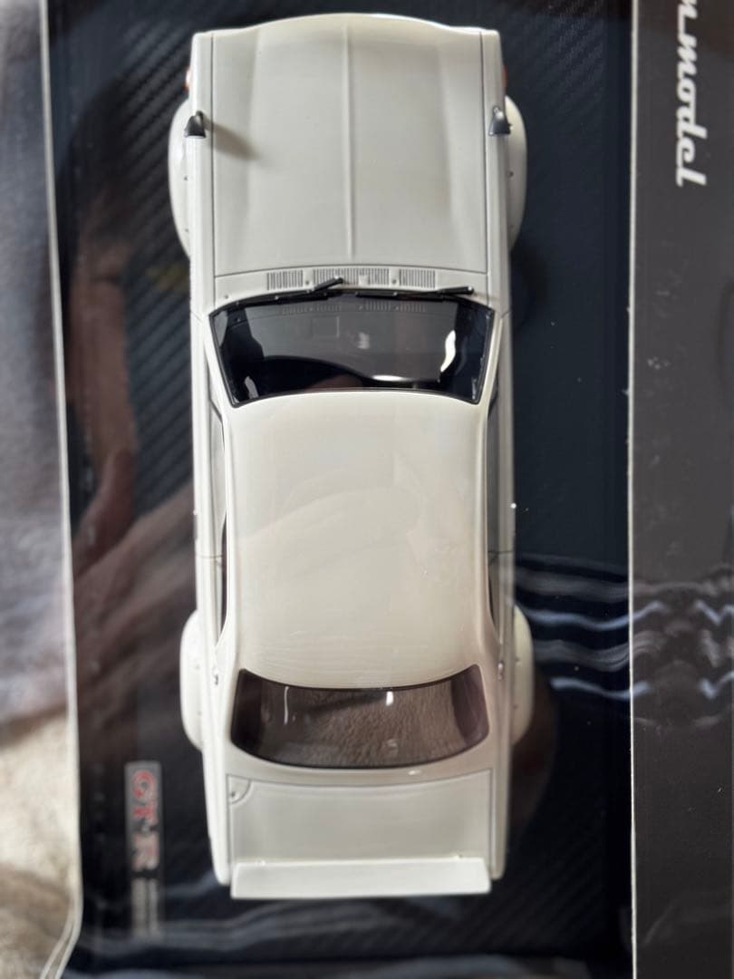 SKYLINE 2000 GT-R (KPGC10 ) ホワイト 1/18