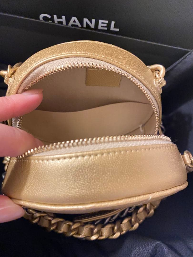 CHANEL ゴールド ココマーク ラウンド　ショルダーバッグ百貨店購入美品です