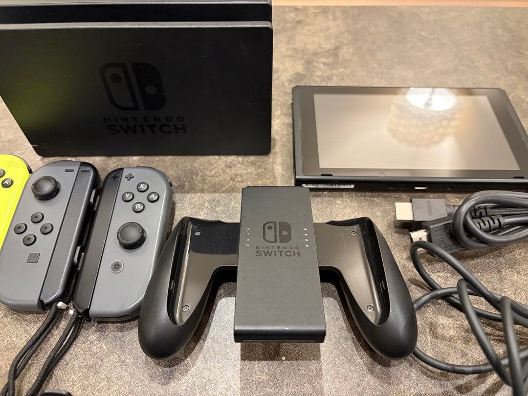 Nintendo Switch ブラック本体+追加Joy-Con2個+他