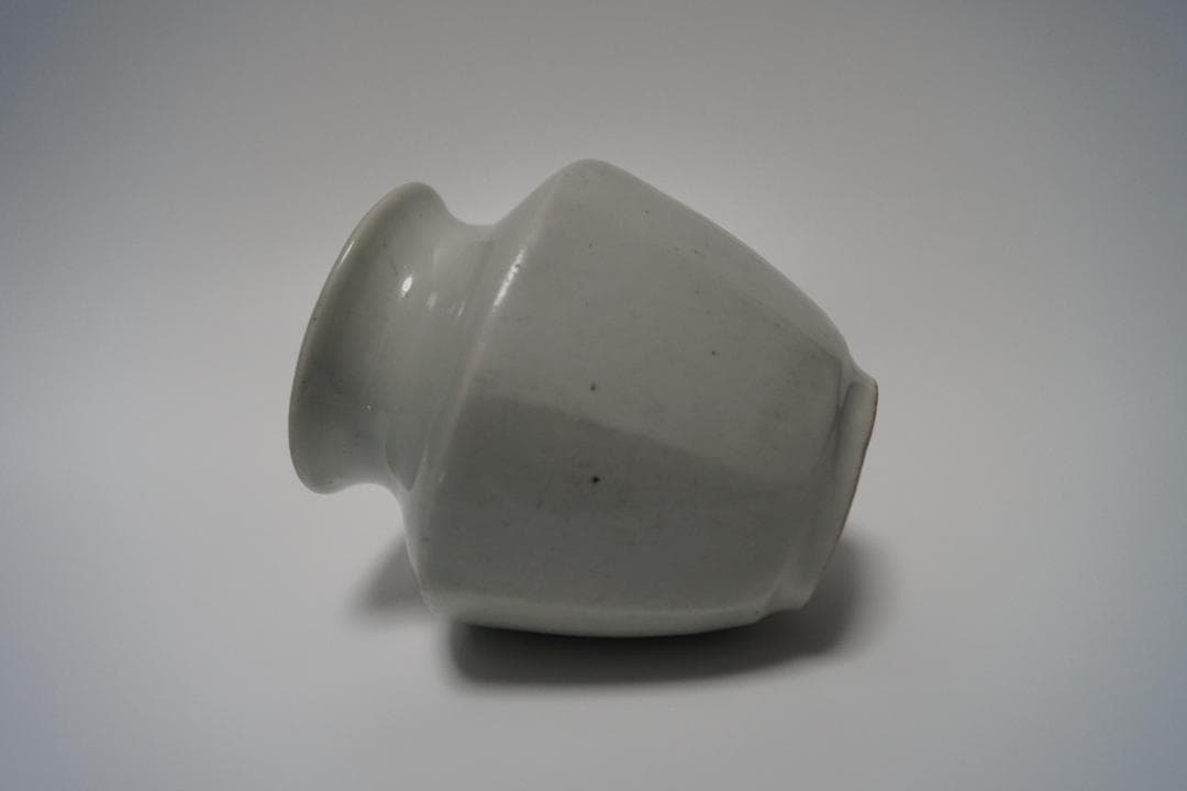 李朝 青白磁 ★ 面取り飾り壺 ★