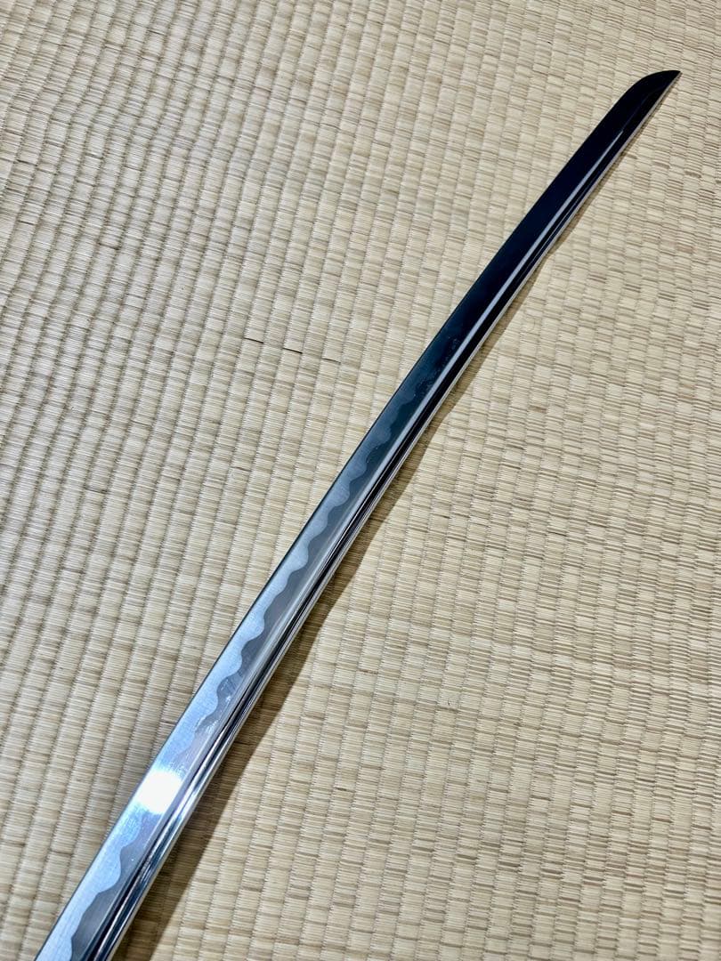 模造刀 太刀　※赤い鞘で刀身に樋のある刀！