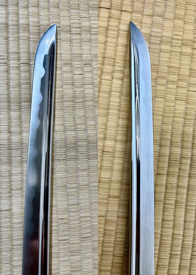 模造刀 太刀　※赤い鞘で刀身に樋のある刀！