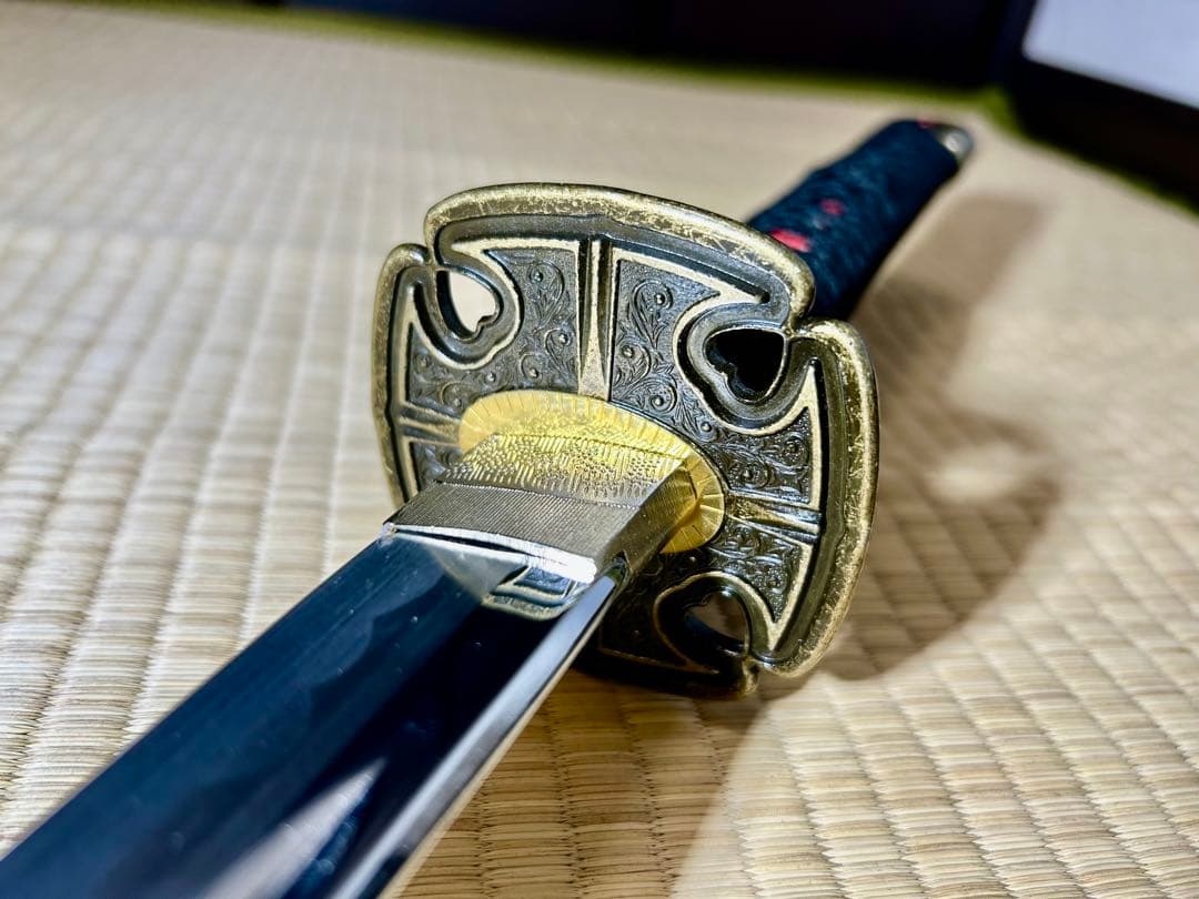 模造刀 太刀　※赤い鞘で刀身に樋のある刀！