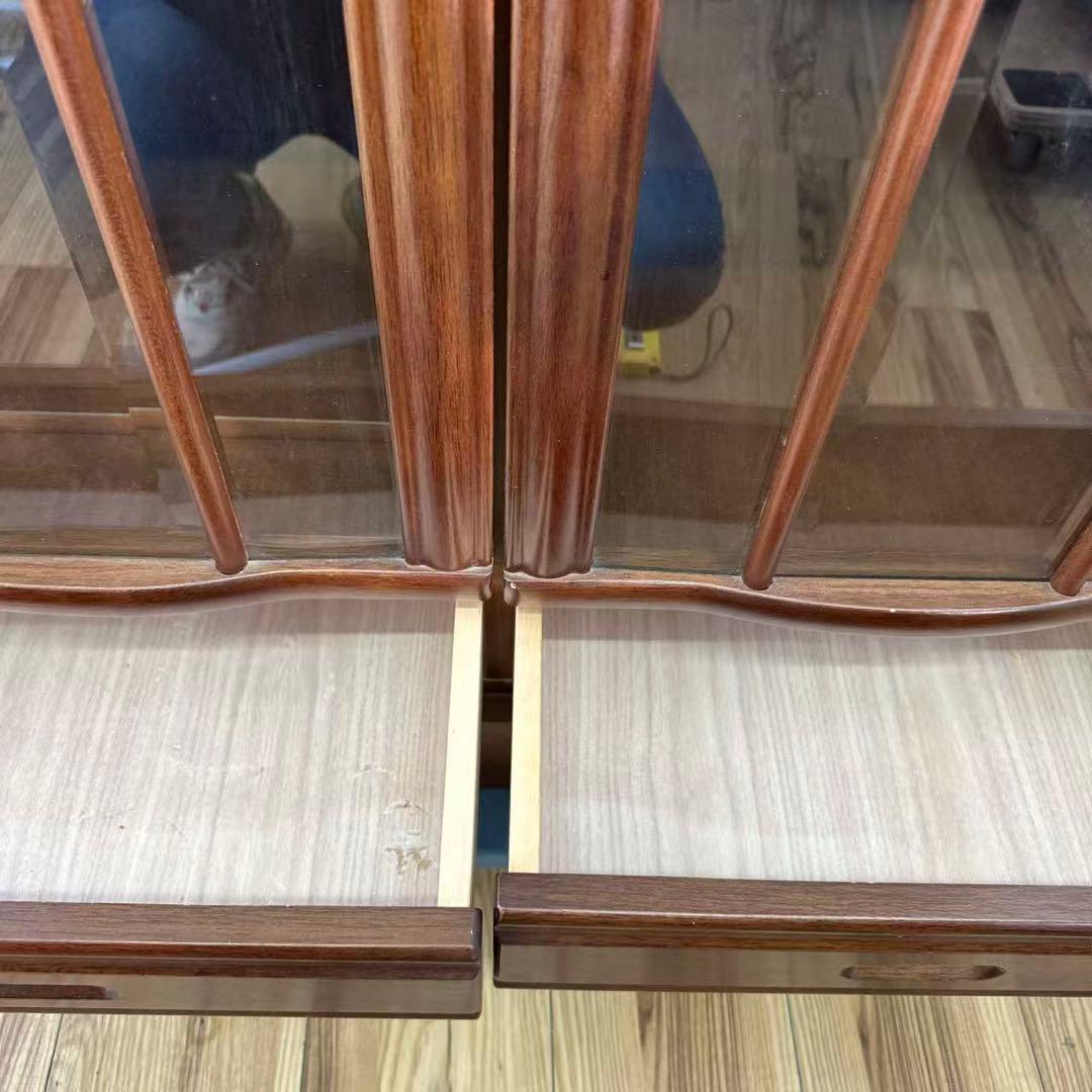 ダークブラウン 木製 キャビネット ガラス扉付き - メルカリ