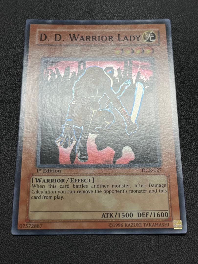 遊戯王 旧アジア版 異次元の女戦士 スーパーレア 1st DCR-027 英語