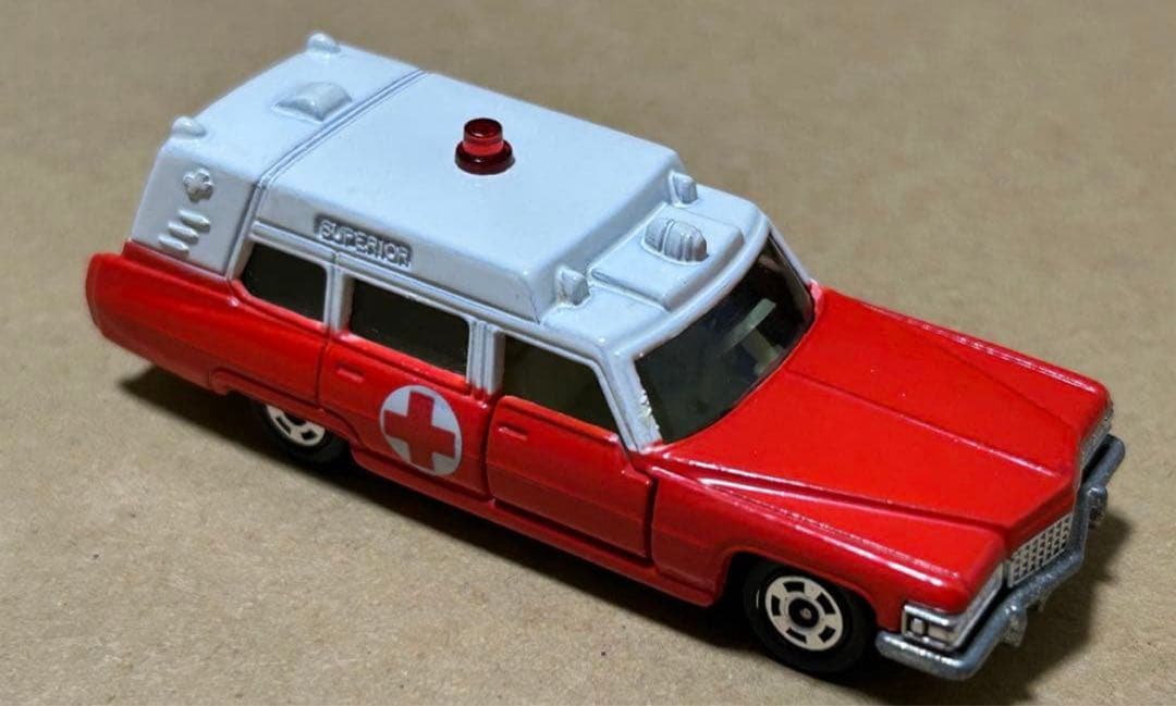 トミカ キャデラック 救急車 2台セット
