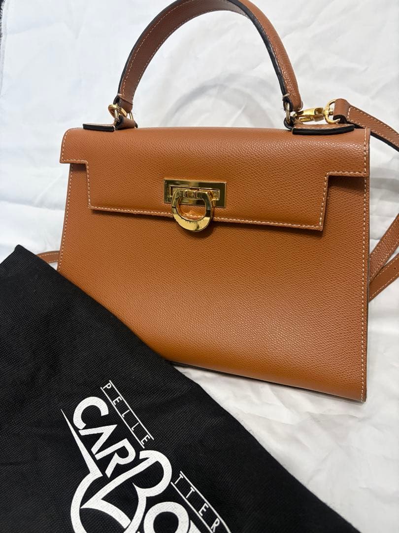 カルボッティブラウンレザー ショルダーバッグ