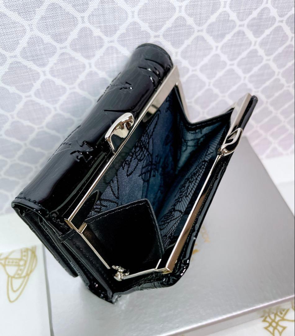 【内側に素敵な柄♡新作】Vivienne Westwood 折財布 黒 エナメル