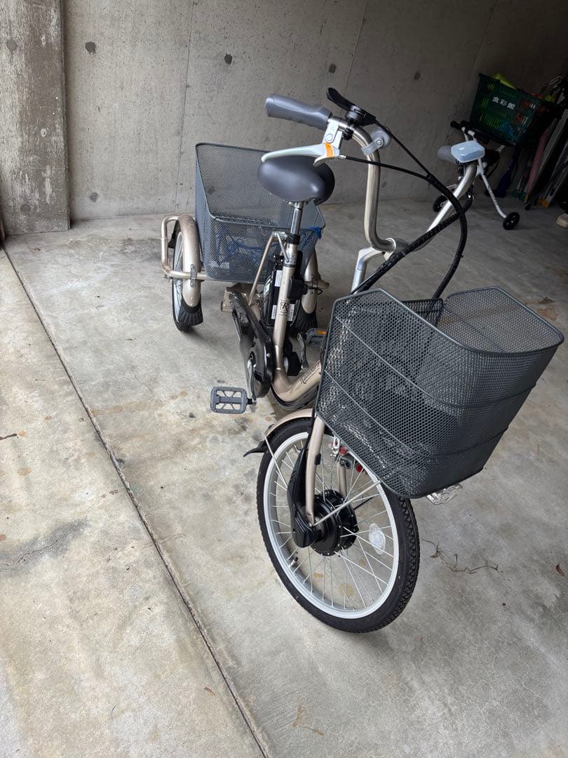 電動アシスト三輪車 シルバー系　中古