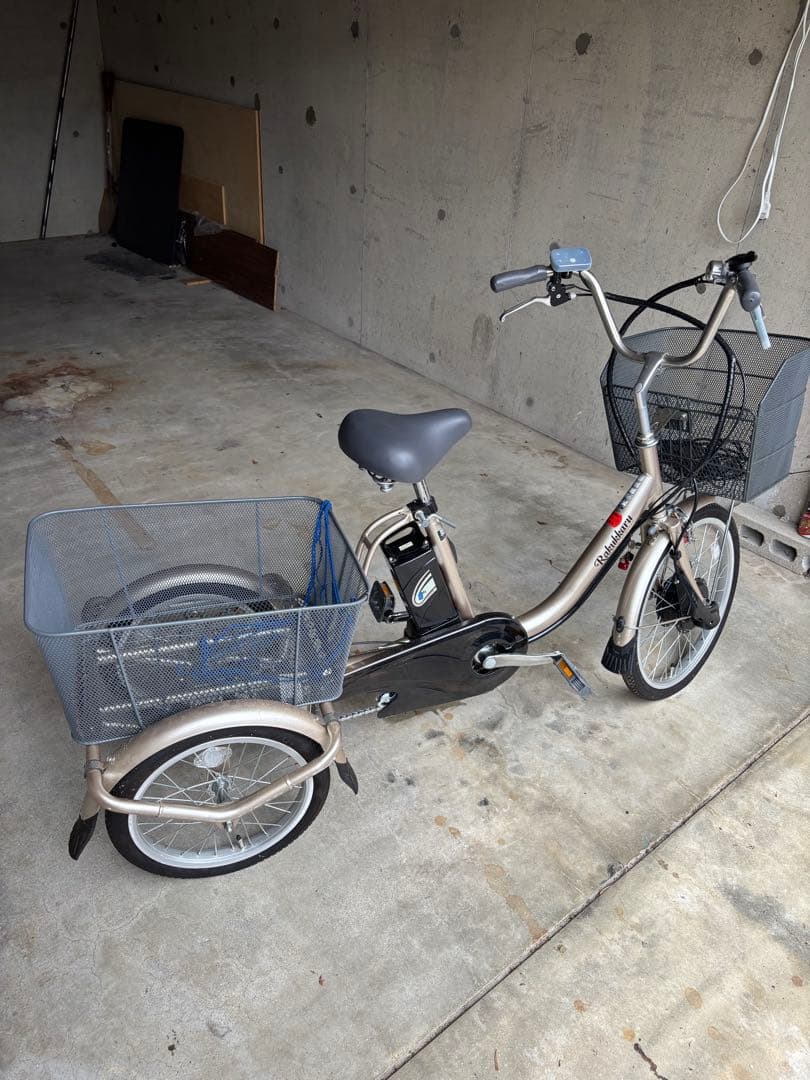 電動アシスト三輪車 シルバー系　中古