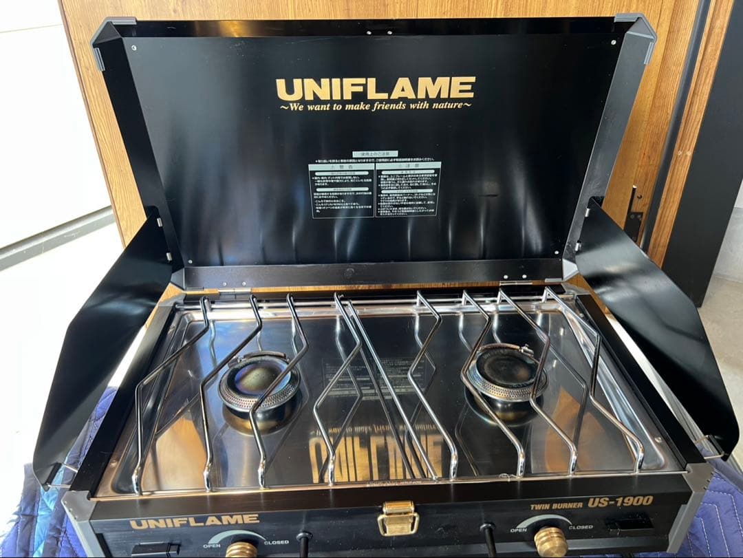 【廃盤】UNIFLAME ツーバーナーコンロ US-1900 テーブル・収納付き