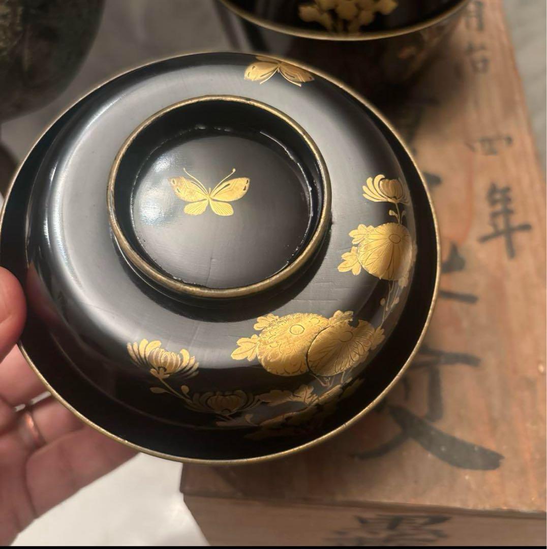 芸術的なお花、蝶々とふんだんに使われた金彩が美しい豪華絢爛な木製輪島漆塗お椀2客