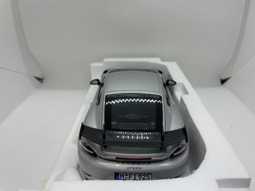 304-050 ノレブ 1/18 ポルシェ Cayman GT4 RS 2023