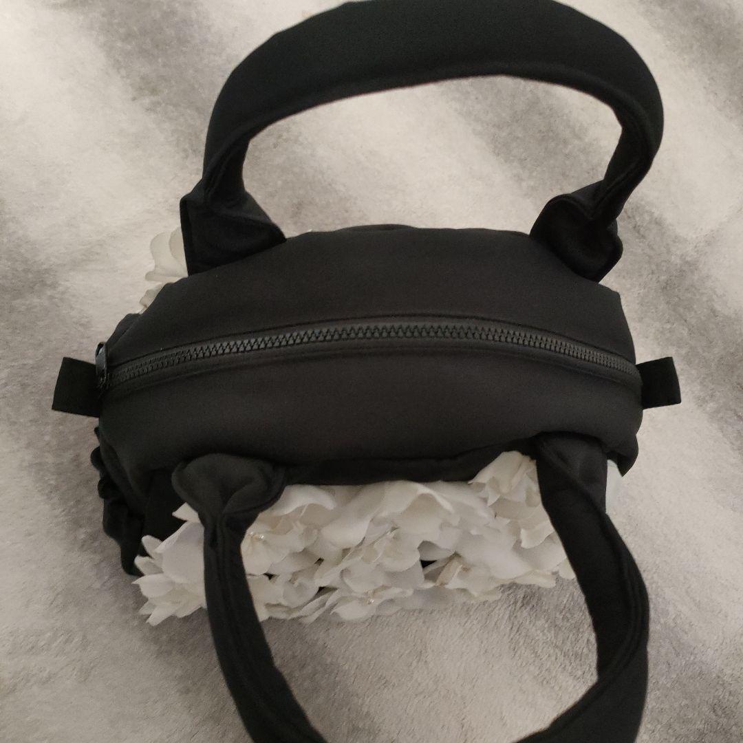 お値下げ！送料無料★極美品★アミティエ★お花のバッグ★黒✕白★さえら★ポテチーノ