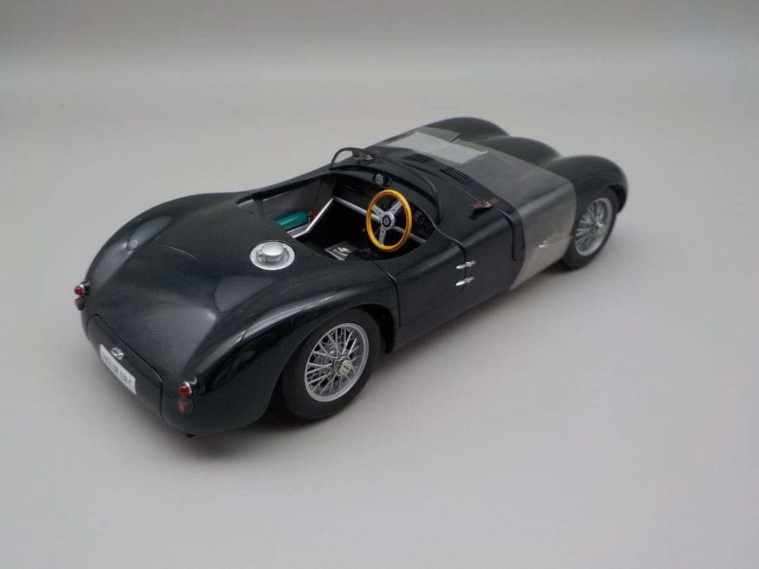 AutoArt 　Jagur C-type 18分の1サイズ