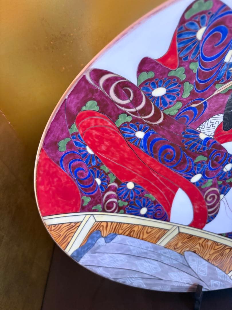 大皿　女性が描かれた大きな飾り皿