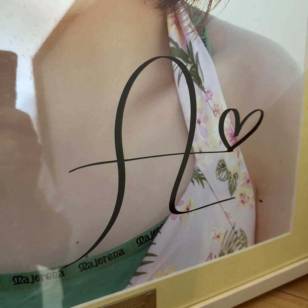 松浦亜弥さん直筆サインが書かれた特大フォトフレーム