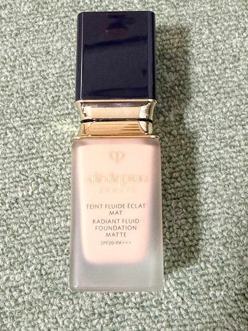 クレ・ド・ポー ボーテ タンフリュイドエクラ マット ピンクオークル 10