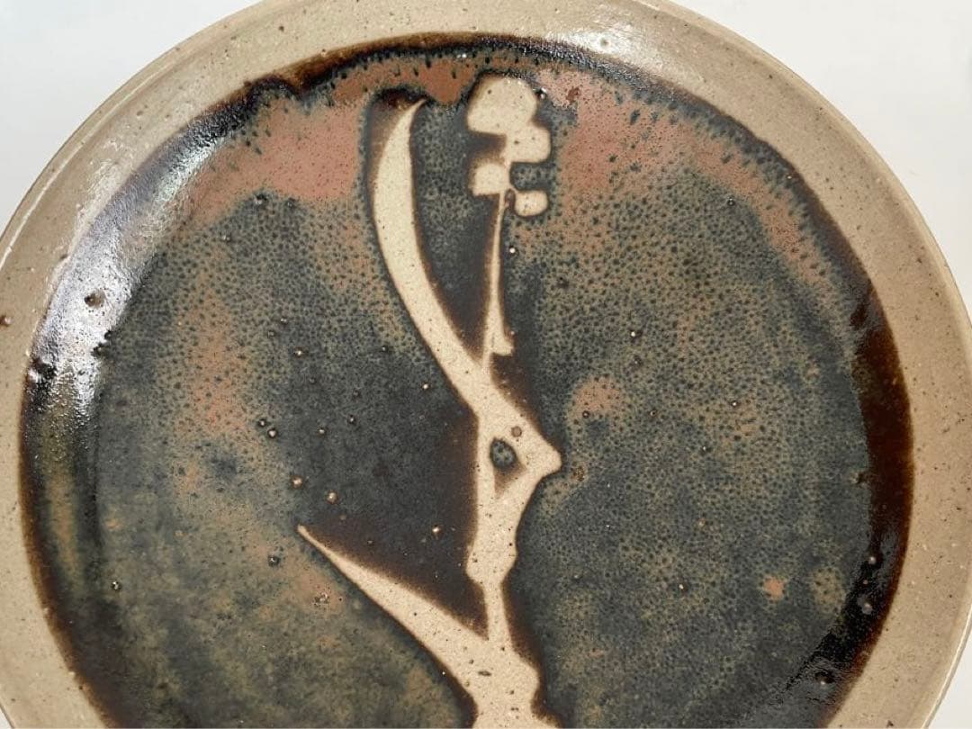 陶芸家　人間国宝　濱田庄司　浜田庄司　鉄釉抜絵皿　大皿　飾り皿　共箱