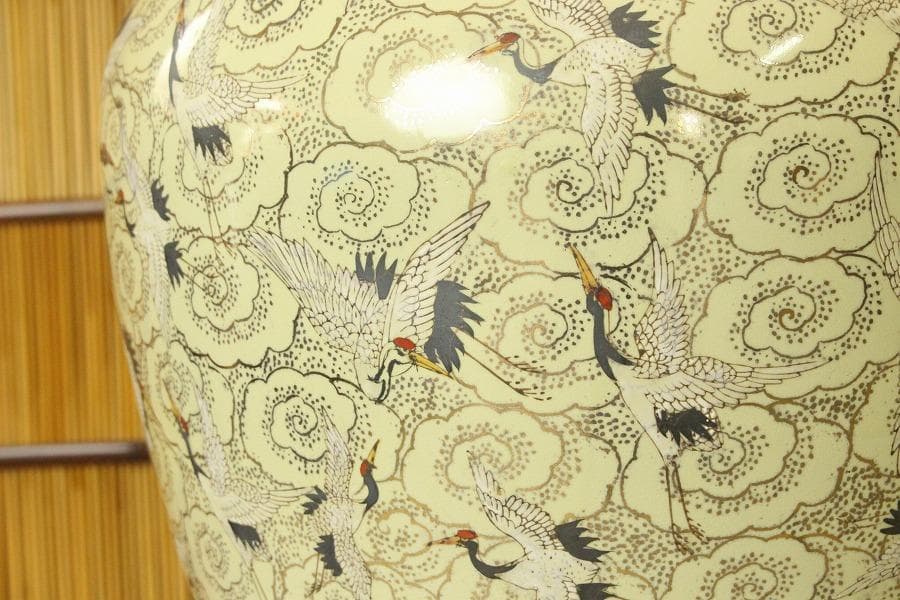 薩摩 金彩色絵 群鶴飛紋 細密画 沈香壷 高125cm 美品(A596) - メルカリ