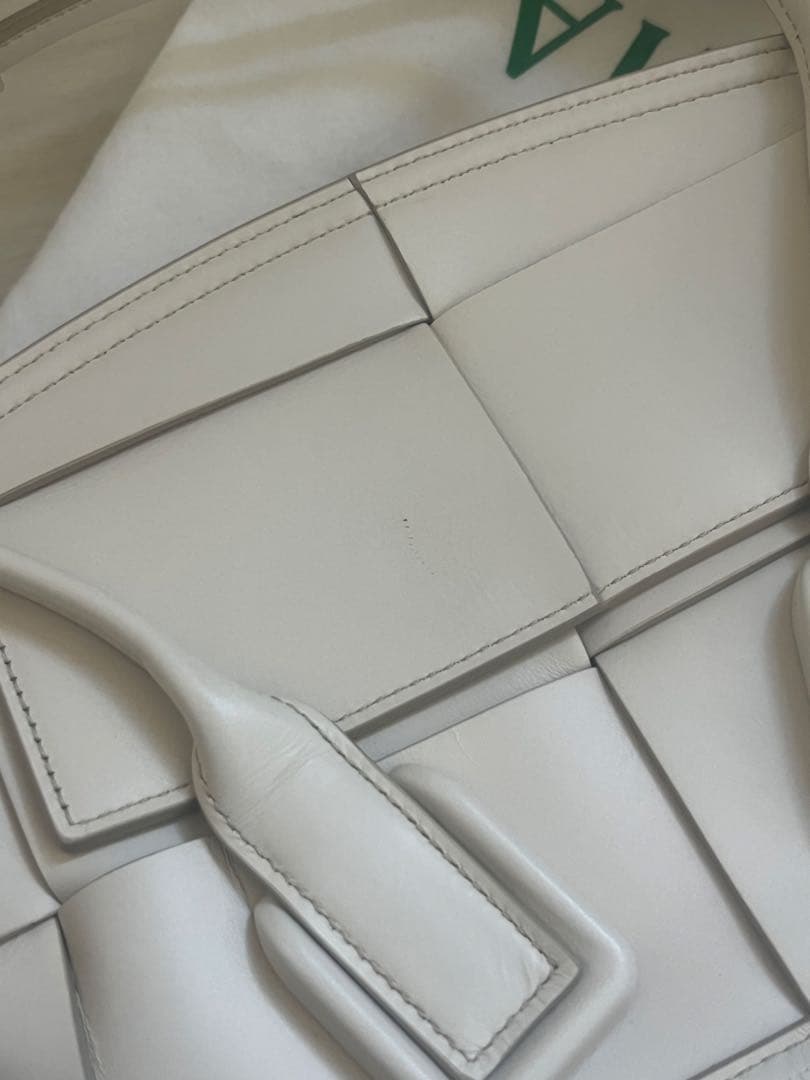 BOTTEGA VENETA MINI ARCO ホワイト ショルダーバッグ