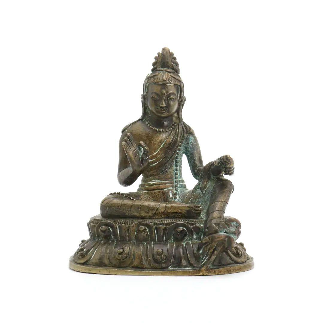 石冠？岩偶？石錘？旧石器時代 (出土品) 約10㎝×7㎝×4㎝ 約370gです。