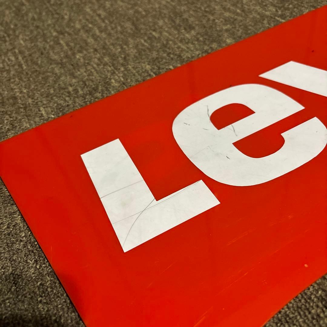 リーバイス　アクリル看板　非売品　レア　（吊るし用穴あり）