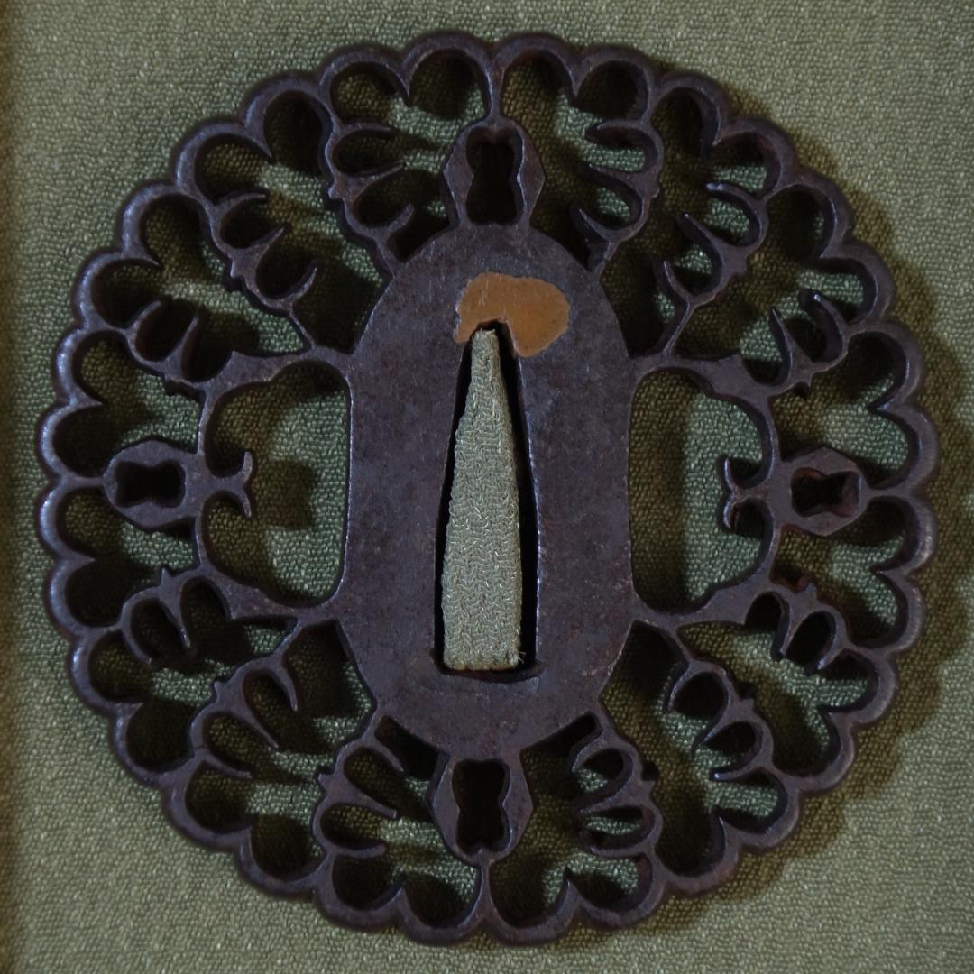 【 抱茗荷雁金透鍔 】鍔 鐔 鉄地 刀装具 日本刀 武具 骨董 アンティーク