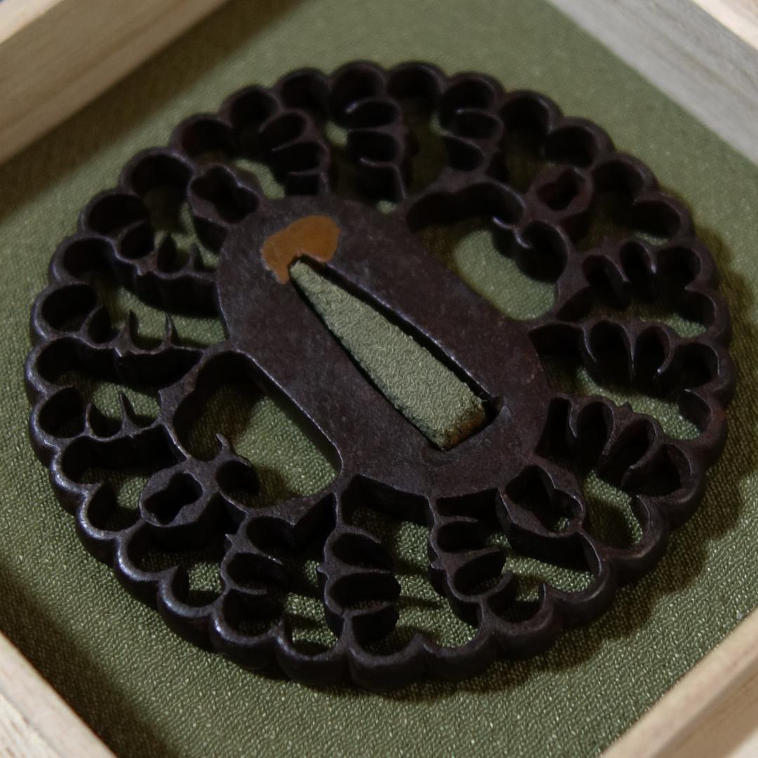 【 抱茗荷雁金透鍔 】鍔 鐔 鉄地 刀装具 日本刀 武具 骨董 アンティーク