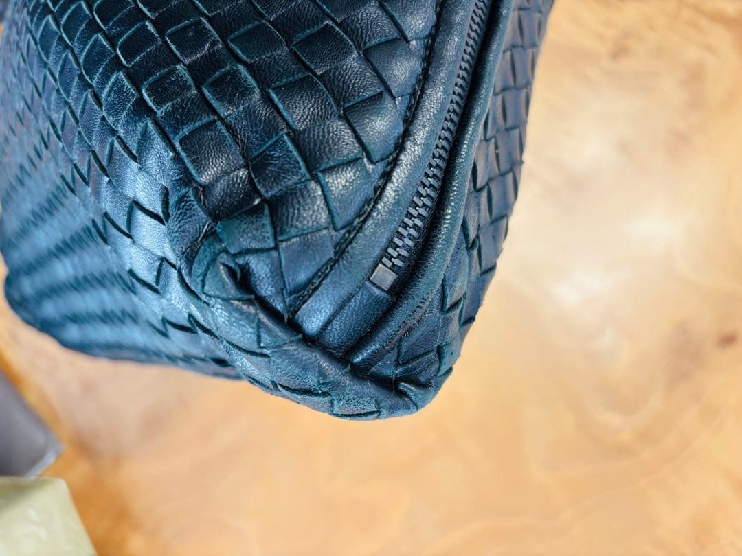 【かなり美品】ボッテガヴェネタ　イントレチャート黒ショルダーバッグ