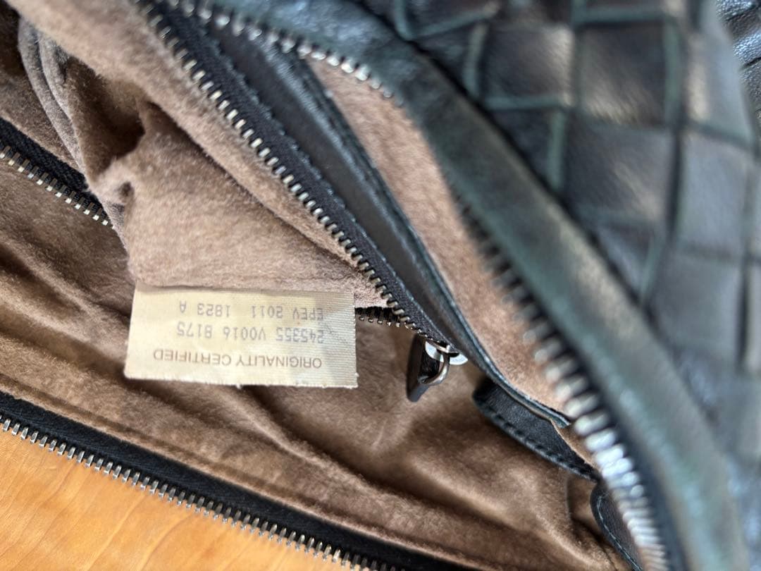 【かなり美品】ボッテガヴェネタ　イントレチャート黒ショルダーバッグ