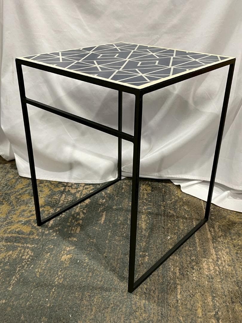 《 KARE / カレ 》 35.5×35.5×46.5cm サイドテーブル