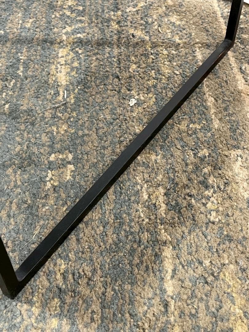 《 KARE / カレ 》 35.5×35.5×46.5cm サイドテーブル