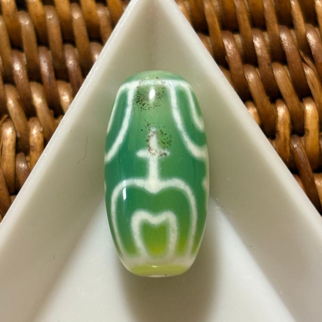 朱砂入り‪ෆ‪.*・゜緑玉髄 バイカラー宝瓶天珠(*´˘`*)