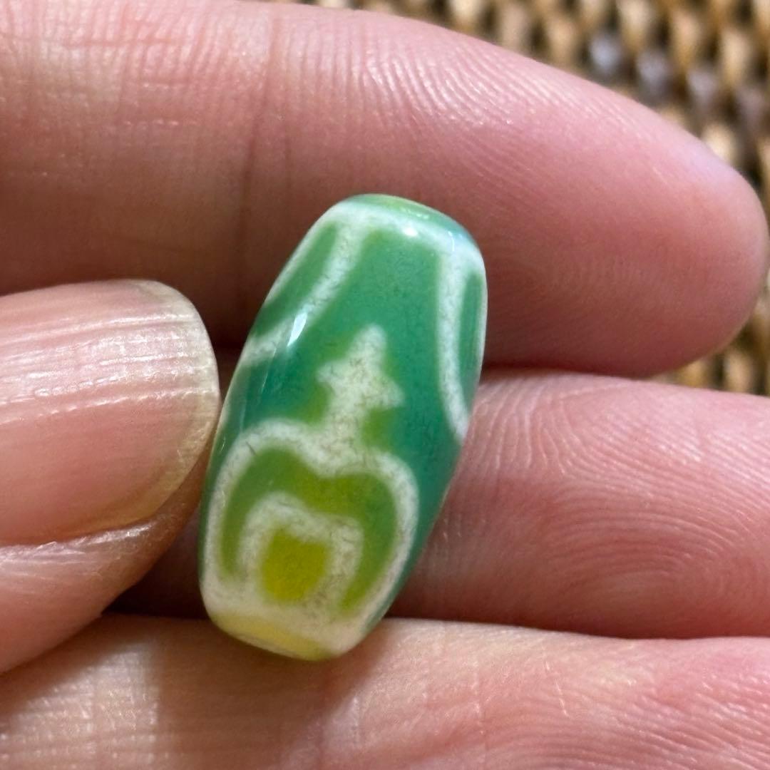 朱砂入り‪ෆ‪.*・゜緑玉髄 バイカラー宝瓶天珠(*´˘`*)