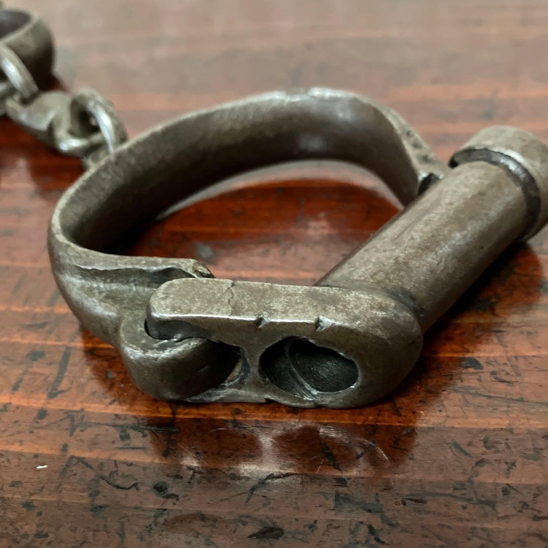 ビンテージ鉄製ハンドカフ鍵付き