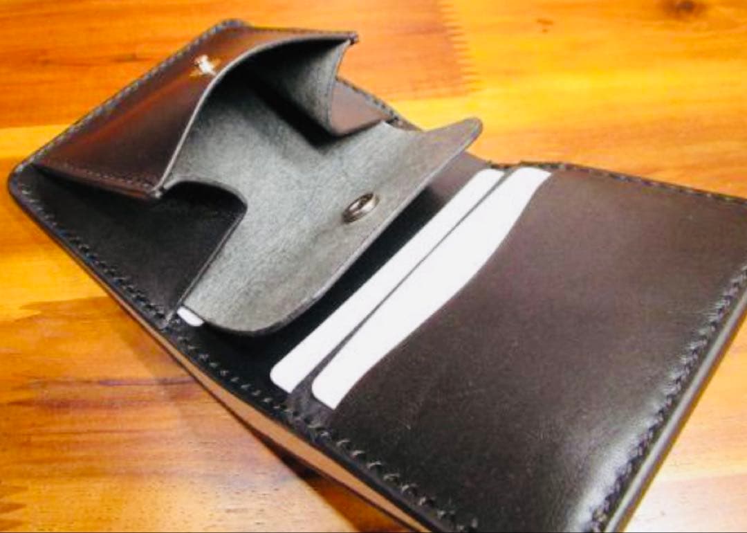 か*ん様 世界に１つ❗️新喜皮革 コードバン ブラック 黒 手縫い 二つ折り 栃