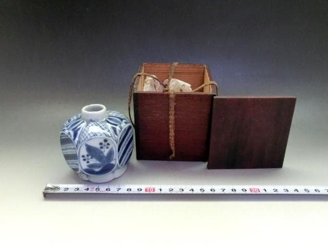 花瓶■古手染付窓唐草人物幾何学模様絵六角花生け(江戸期)古伊万里 時代物骨董品■